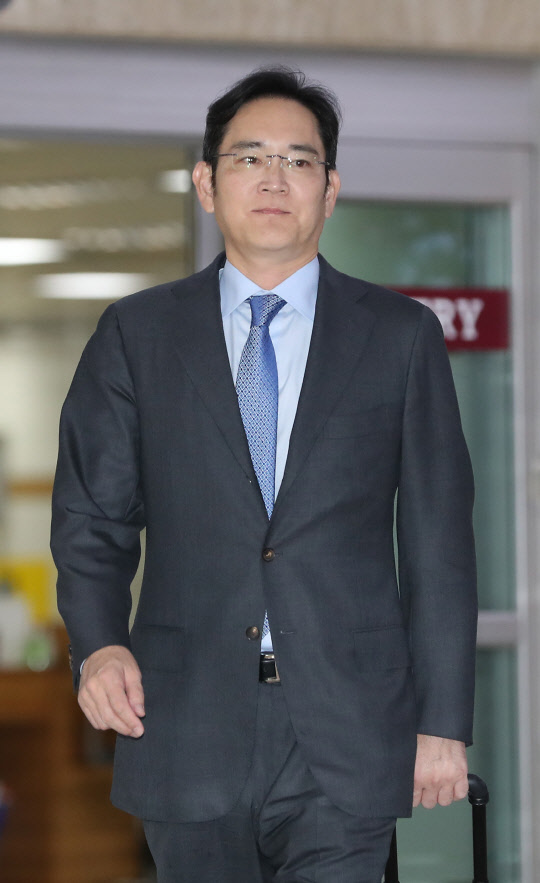 "일본산 소재 재고 확보"… 삼성, 협력사에 공문